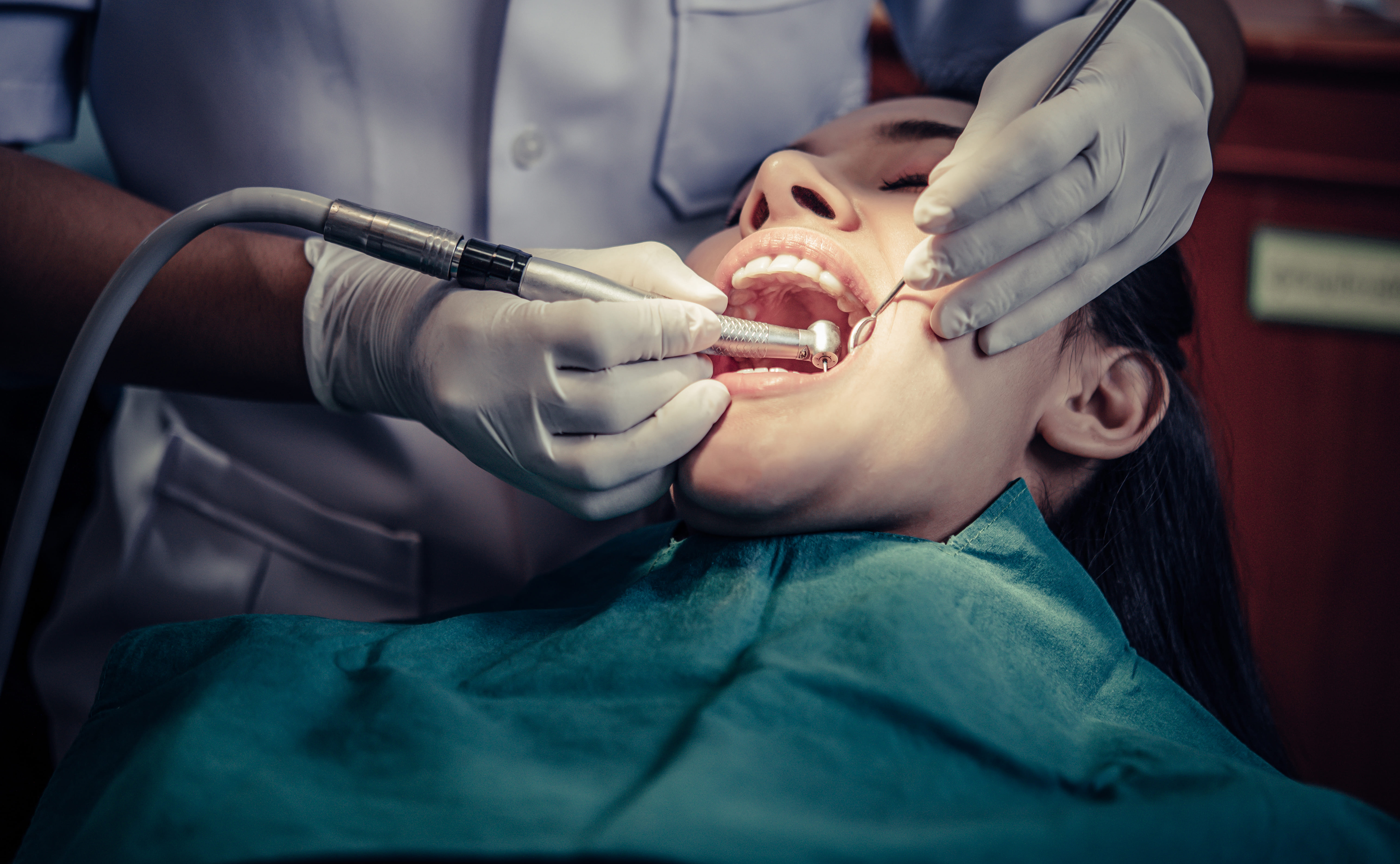 Endodontist providing single visit root canal treatment in Thane